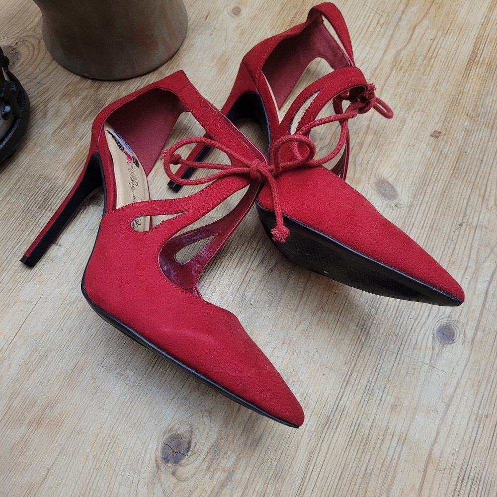 Red velvet shoes  size 8 1/2